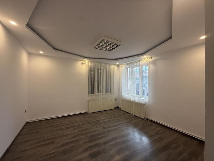 Spațiu comercial, de 100 mp, în Între Lacuri