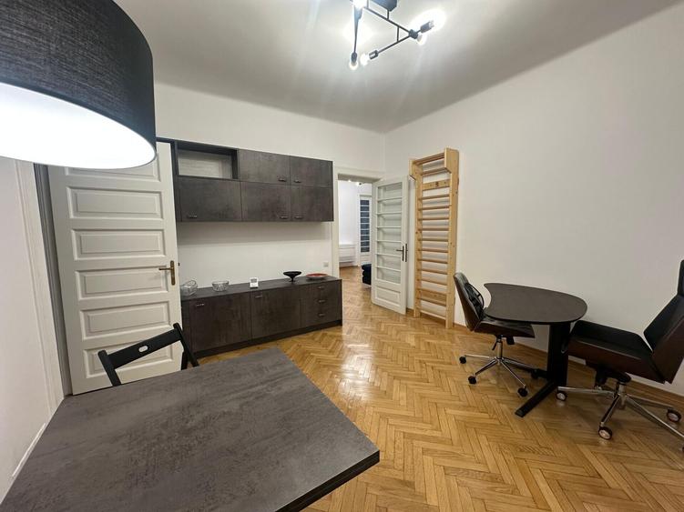 Apartament cu 3 camere semidecomandat în Unirii