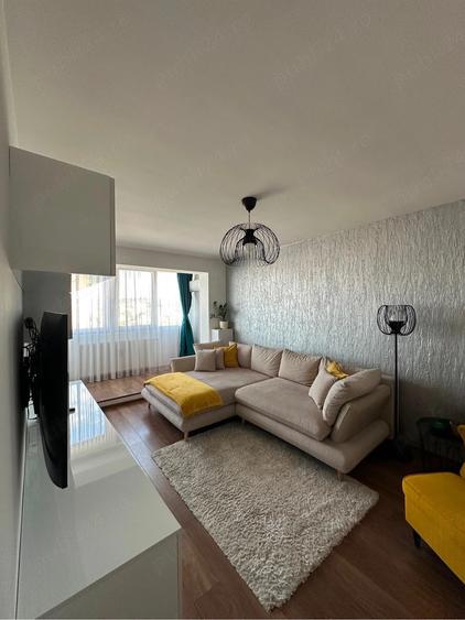 Apartament cu 3 camere decomandat în Dacia