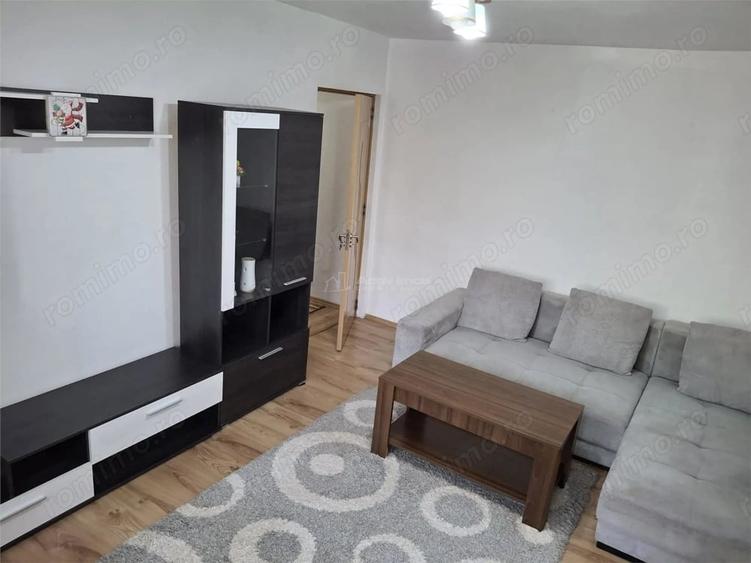 Apartament cu 3 camere semidecomandat în Micro II