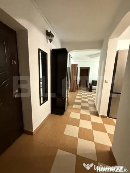 Apartament cu 3 camere semidecomandat în Micro 14