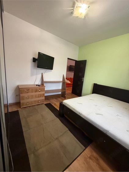 Apartament cu 3 camere decomandat în Florești
