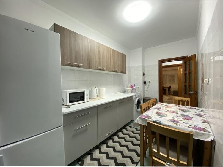 Apartament cu 3 camere decomandat, mobilat în Faleza Nord