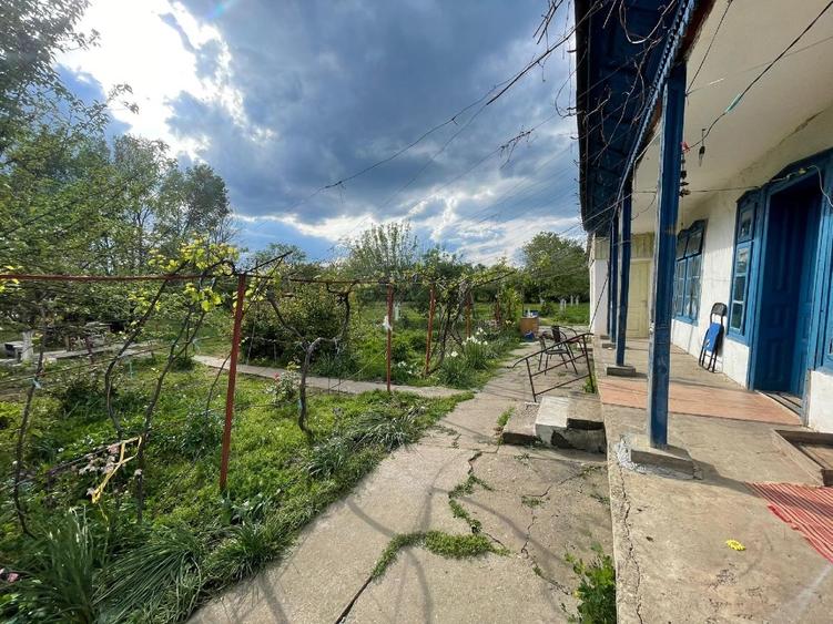 Casă individuală cu 3 camere cu Teren 2000 Mp în Stănești