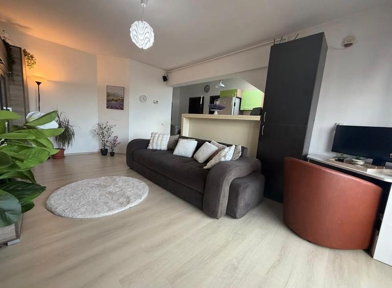 Apartament cu 2 camere semidecomandat, mobilat în Florești