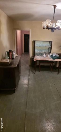 Apartament cu 3 camere semidecomandat în Titan