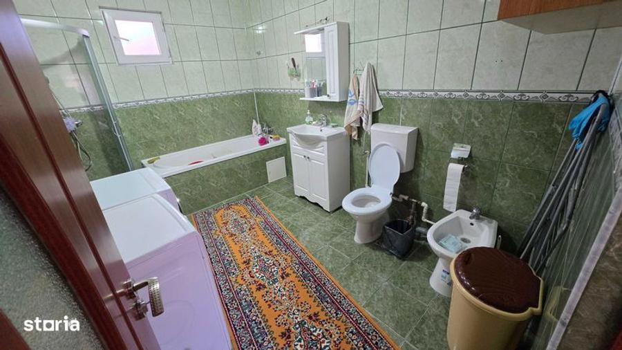 Casă cu 4 camere cu Teren 1000 Mp în Independența