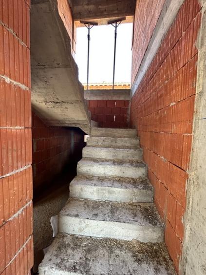 Casă individuală cu 5 camere cu Canalizare în Chinteni