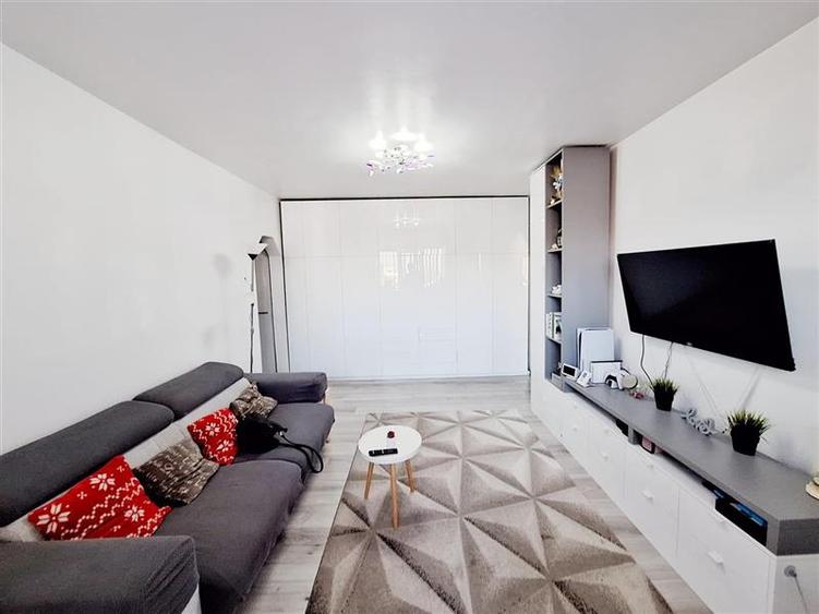 Apartament cu 2 camere semidecomandat în Mioriței