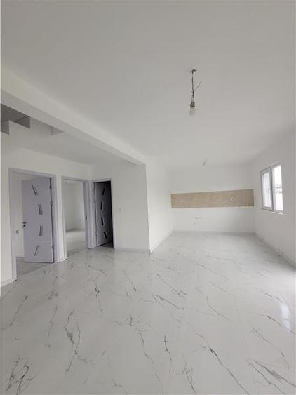 Casă individuală cu 5 camere cu Canalizare în Lumina