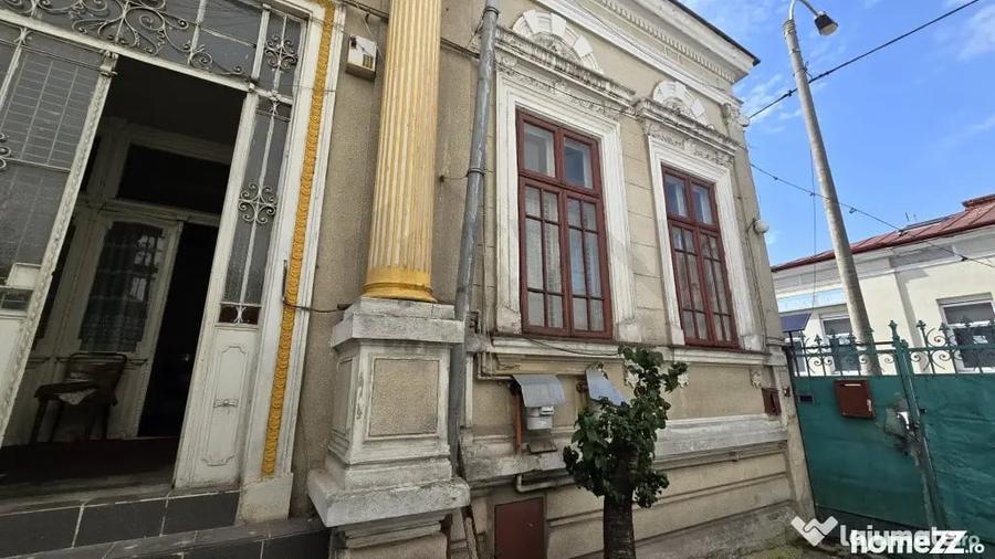 Casă cu 7 camere cu Teren 307 Mp în Victoriei