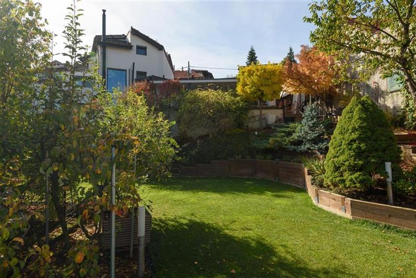Casă individuală cu 4 camere cu Piscina în Central