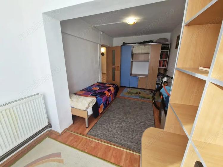 Apartament cu 4 camere decomandat, mobilat în Central