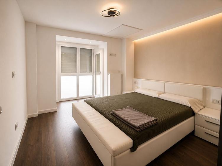 Apartament cu 4 camere semidecomandat în Aradului