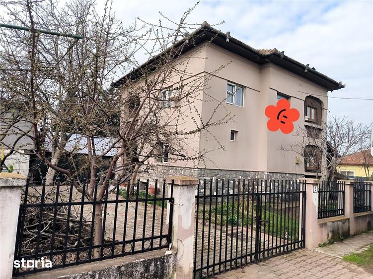 Casă cu 4 camere cu Canalizare în Central