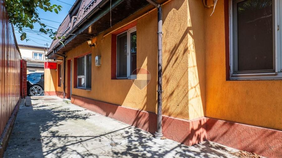 Casă de vânzare – 181 mp, 3 apartamente, 9 camere – București - 22