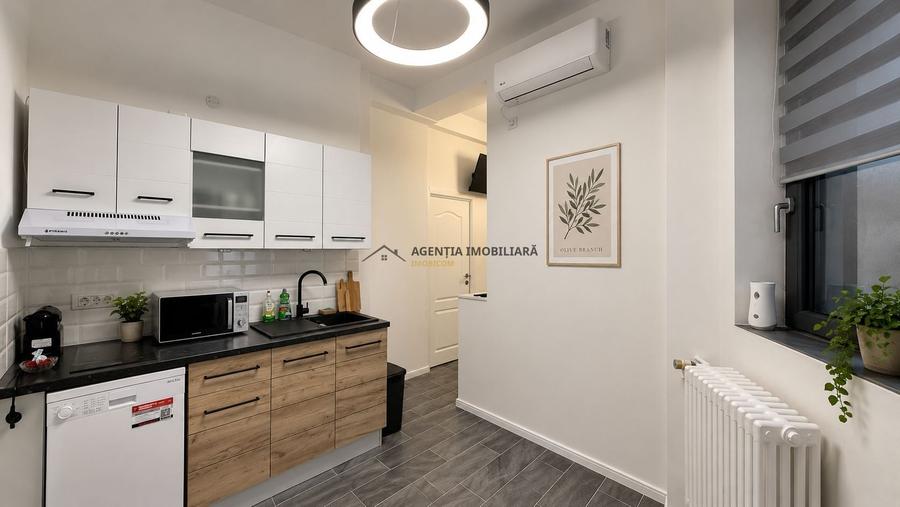 Apartament cu 3 camere circular, mobilat în P-ța Unirii