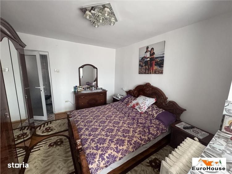 Apartament cu 3 camere decomandat în Cetate