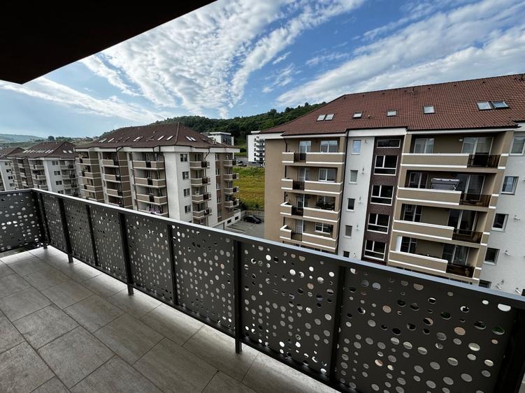 Apartament cu 3 camere semidecomandat în Florești