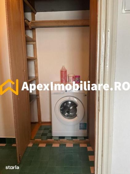 Apartament cu 3 camere semidecomandat în Tineretului — fotografia 2