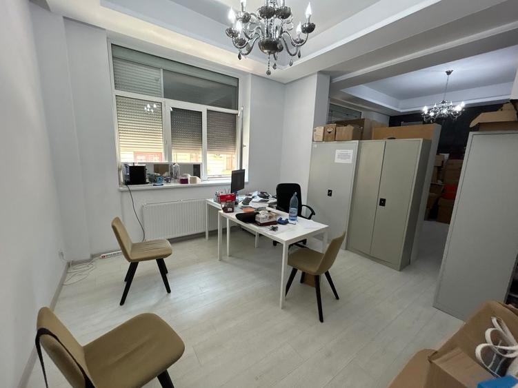 Apartament cu 4 camere semidecomandat în Universitate