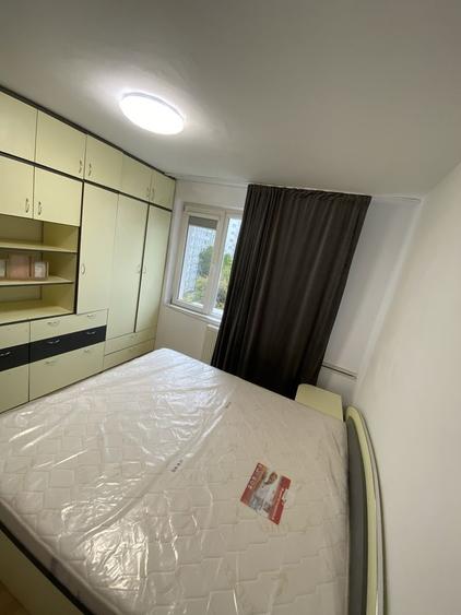 Apartament cu 3 camere decomandat în Dristor