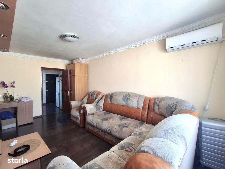 Apartament cu 3 camere semidecomandat, mobilat în Dristor