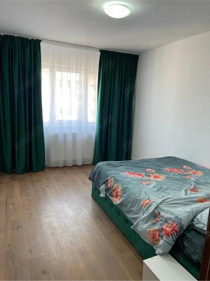 Apartament cu 3 camere decomandat în Micro 6