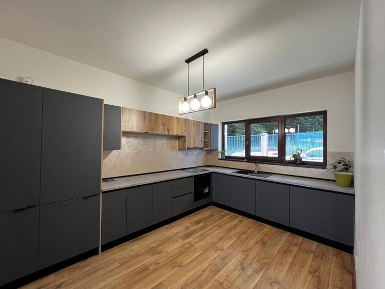 Duplex cu 4 camere cu Canalizare în Florești
