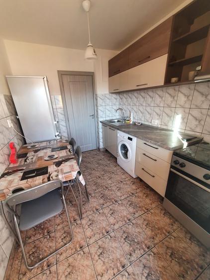 Apartament cu 2 camere decomandat în Apărătorii Patriei