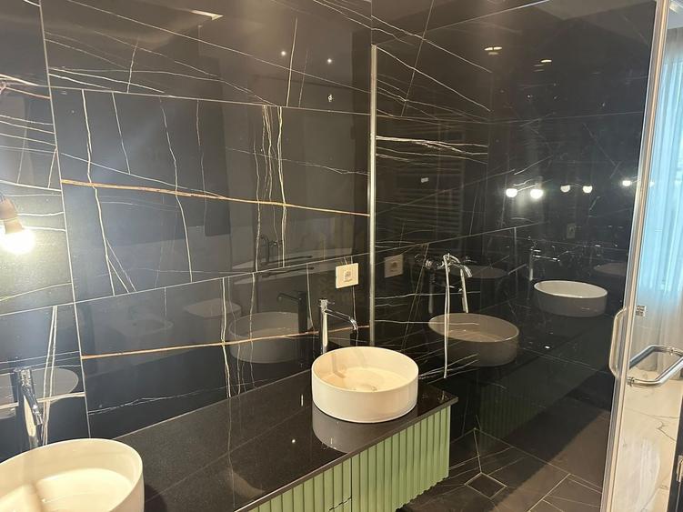 Apartament cu 4 camere semidecomandat, mobilat în Eminescu