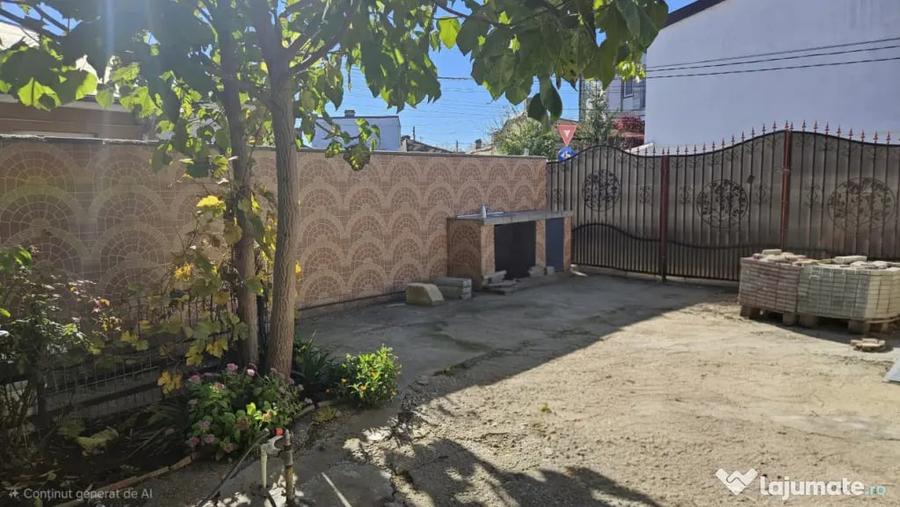 Casă cu 5 camere cu Teren 267 Mp în Pieptănari