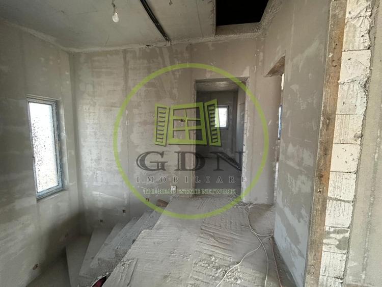 Casă individuală cu 5 camere cu Teren 500 Mp în Malu Mare