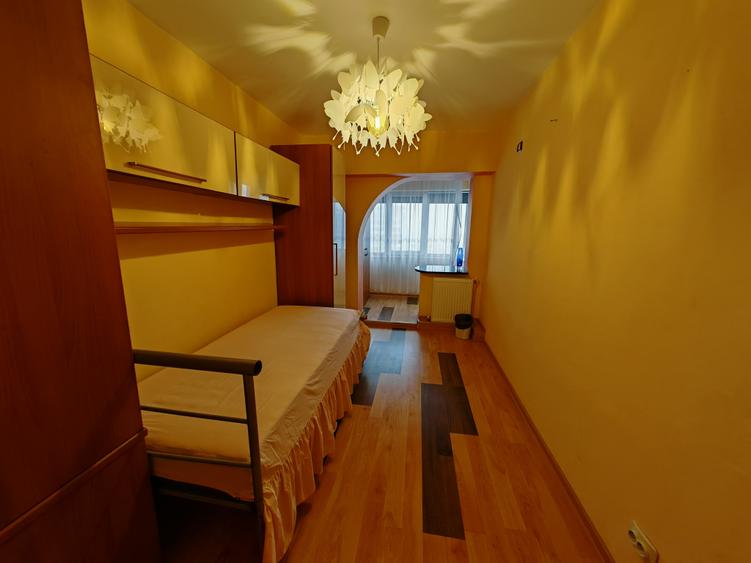 Apartament cu 3 camere decomandat, mobilat în Central