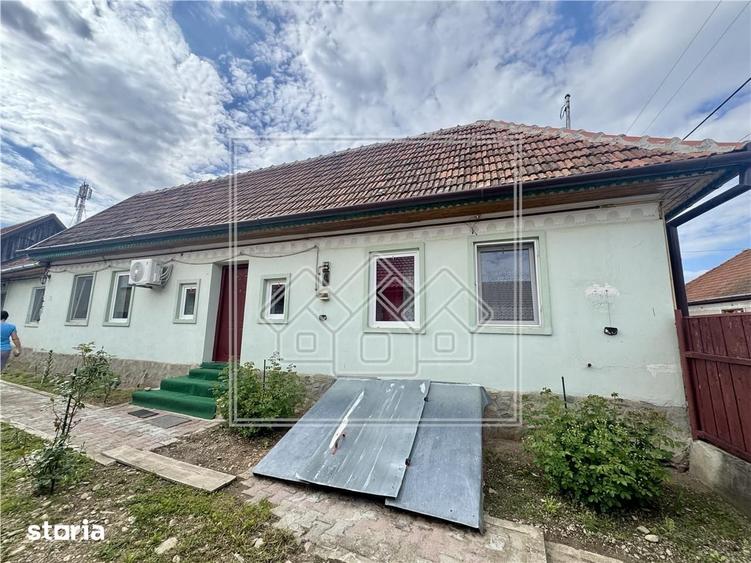 Casă cu 2 camere cu Teren 868 Mp în Arpașu de Jos