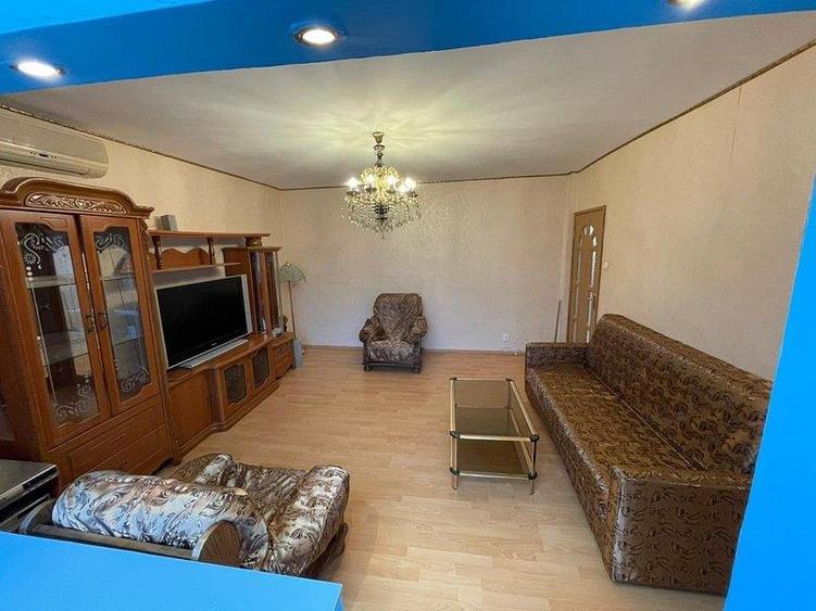 Apartament cu 3 camere decomandat în Lizeanu