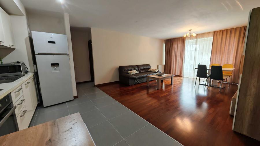 Apartament cu 3 camere semidecomandat în Exterior Vest