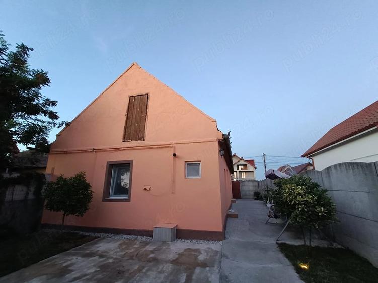 Casă cu Teren 1100 Mp în Izvin