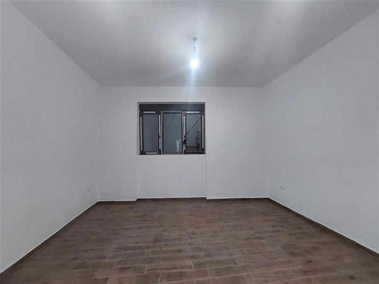 Apartament cu 3 camere semidecomandat în Boul Roșu