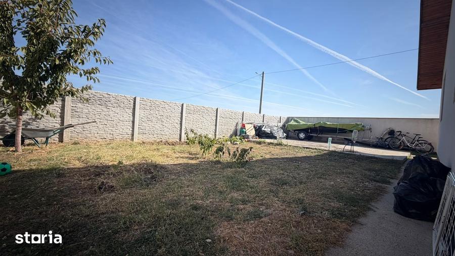 Casă cu 3 camere cu Teren 430 Mp în Domnești