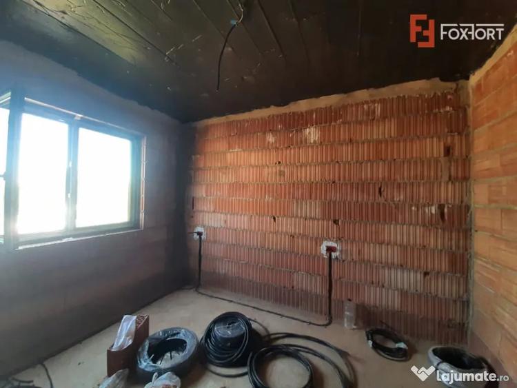 Casă cu 5 camere cu Teren 300 Mp în Ghiroda