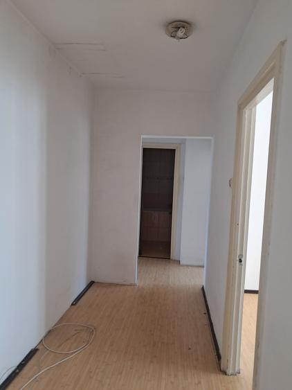 Apartament cu 4 camere în Colentina
