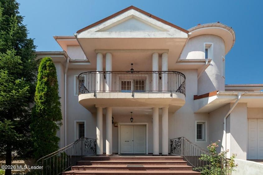 Casă individuală cu 11 camere cu Canalizare în Cernica