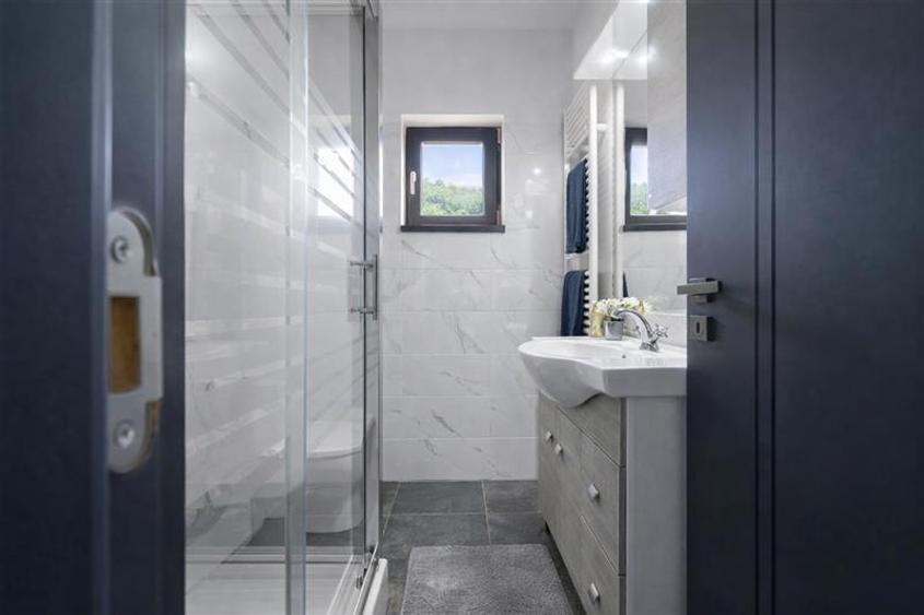 Casă individuală cu 3 camere cu Teren 1000 Mp în Bran