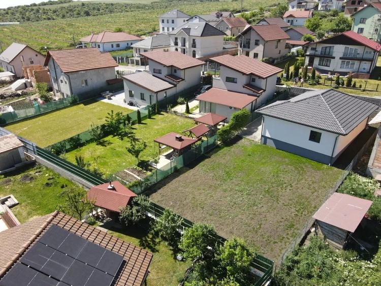 Casă individuală cu 3 camere cu Canalizare în Câmpenești