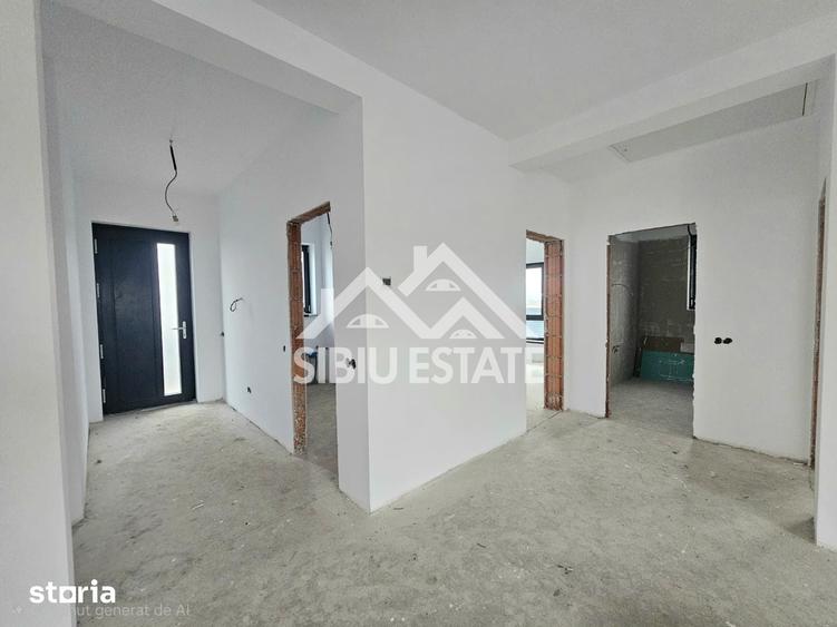Casă cu 4 camere cu Teren 430 Mp în Cristian