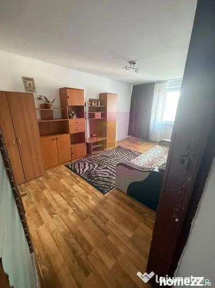 Apartament cu 3 camere decomandat în Crângași