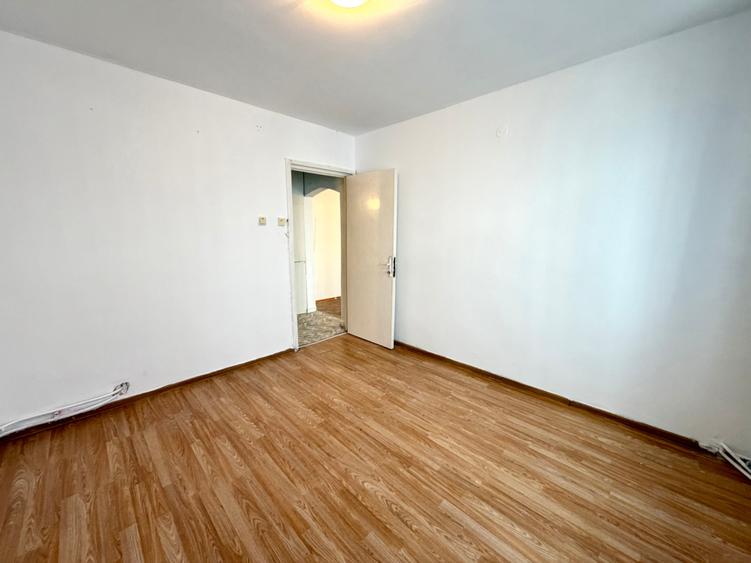 Apartament cu 3 camere semidecomandat în Zimbru