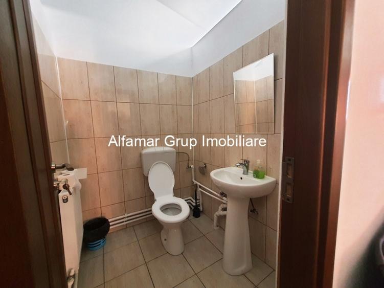 Casă cu 9 camere cu Canalizare în 13 Septembrie