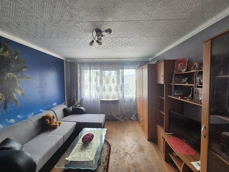 Garsonieră decomandată, mobilată în Micro I
